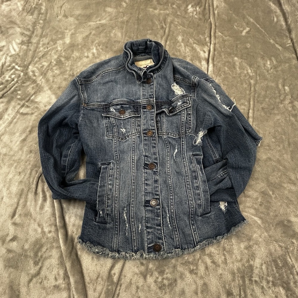 Hollister Women's Distressed Blue Denim Jean Jacket W Floral Details Size XS